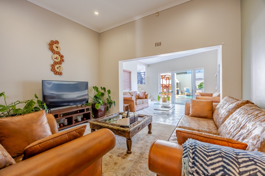 6 Bedroom Property for Sale in Vergesig Western Cape